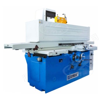 Máy mài phẳng trục ngang có bàn máy vuông góc MM7132A×16, MM7132B×16 và phiên bản MM7132B×16/LC với độ chính xác cao, được thiết kế chuyên dụng để thực hiện các công đoạn mài tinh các bề mặt phẳng với độ nhẵn và độ chính xác tuyệt đối. Sản phẩm này thường được sử dụng trong các xưởng cơ khí, nhà máy sản xuất linh kiện chính xác tại TP.HCM hoặc Đà Nẵng.